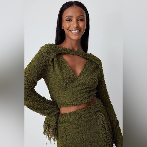 NA-KD Set - Green Knitted Overlap Fringe Detail Sweater & Skirt - Picture 13 of 17